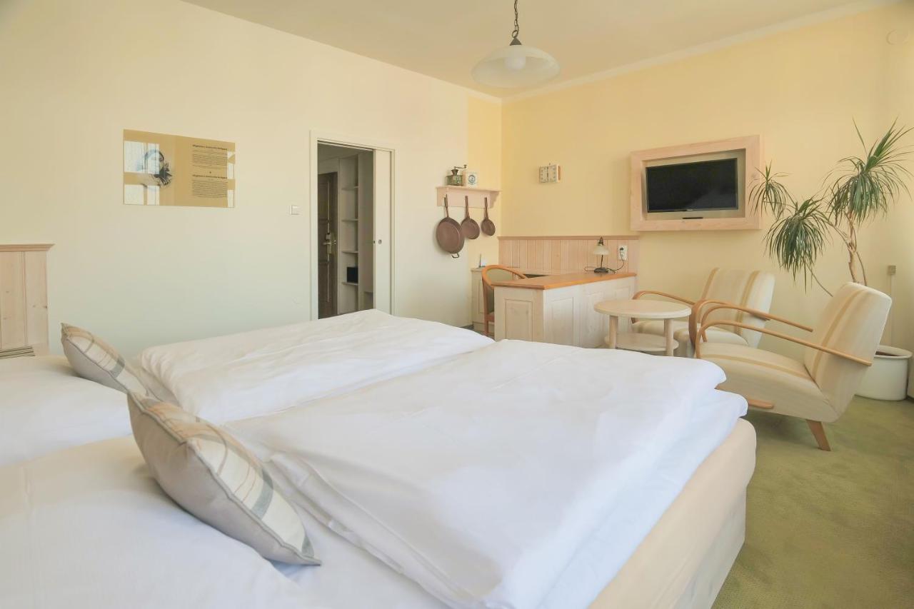 Hotel Zlata Hvezda Литомишль Экстерьер фото