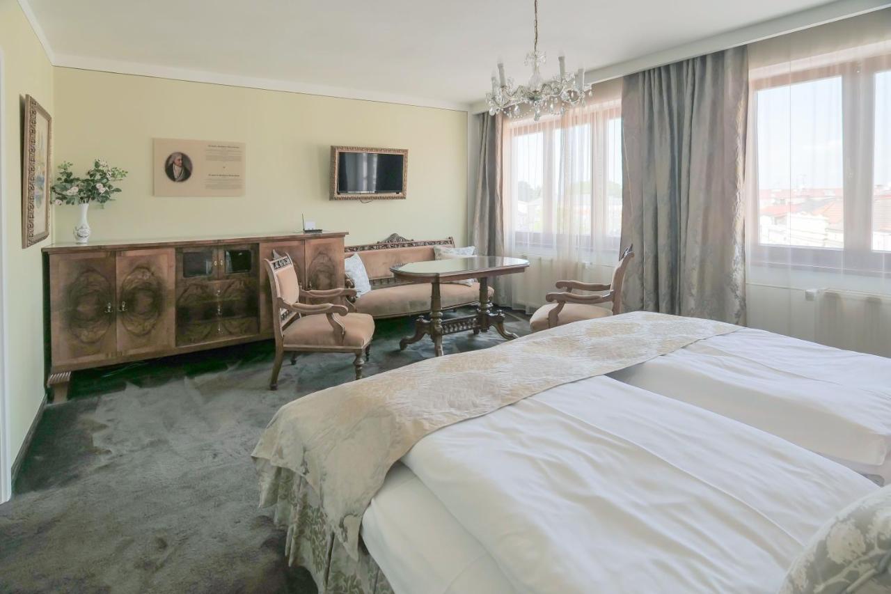 Hotel Zlata Hvezda Литомишль Экстерьер фото