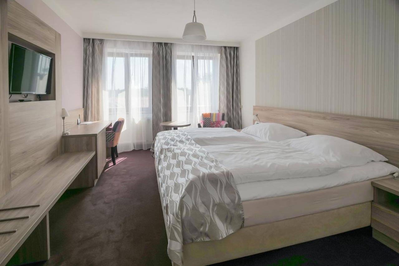 Hotel Zlata Hvezda Литомишль Экстерьер фото