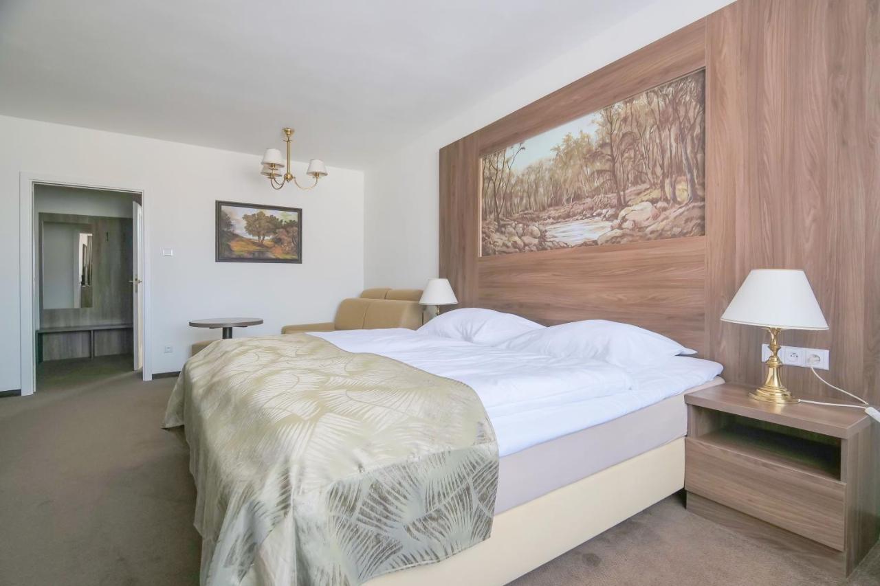 Hotel Zlata Hvezda Литомишль Экстерьер фото