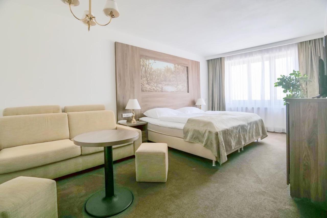 Hotel Zlata Hvezda Литомишль Экстерьер фото