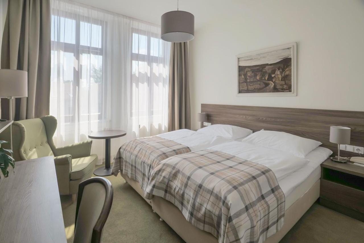 Hotel Zlata Hvezda Литомишль Экстерьер фото