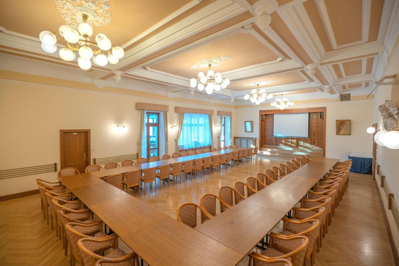 Hotel Zlata Hvezda Литомишль Экстерьер фото