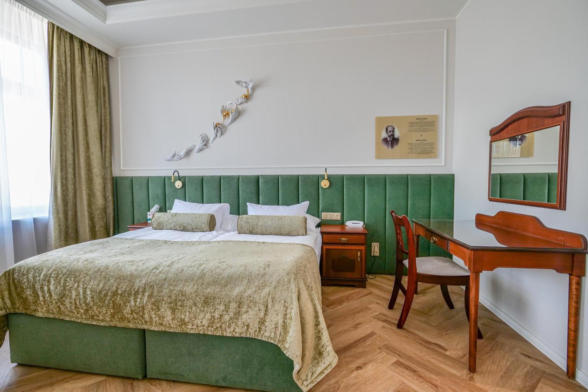 Hotel Zlata Hvezda Литомишль Экстерьер фото